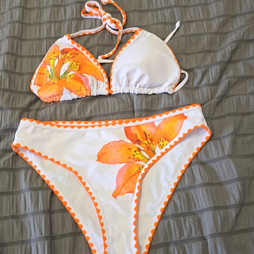 White and Orange Floral Bikini Set Sz Lg - Picture 2 of 3